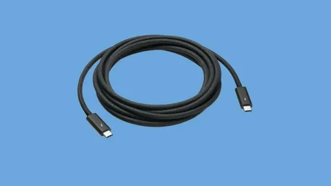 Long USB-C charging cable showing maximum length usage.