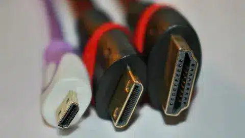 Comparison of HDMI connector types including micro HDMI, mini HDMI, and standard HDMI.