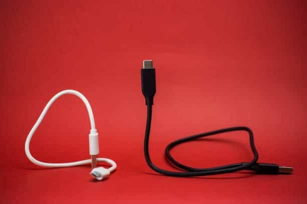 USB-C cable and micro USB cable side by side for comparison test